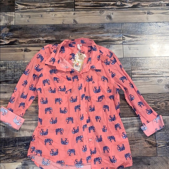 NWT women’s Red Camel button up elephant pattern shirt size medium - Picture 1 of 5